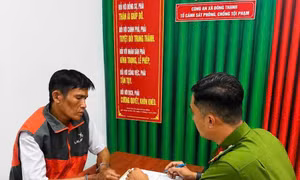 Bắt tài xế xe ôm công nghệ chuyên cướp giật vé số của người bán dạo