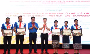 Lãnh đạo TPHCM gặp gỡ, chiêu đãi thiếu nhi ba nước Việt Nam - Lào - Campuchia 