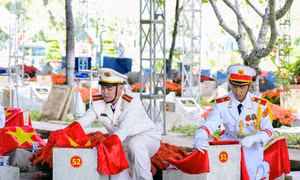 Số lượng hài cốt liệt sĩ thực hiện an táng là 731 bộ hài cốt liệt sĩ (gồm 698 bộ hài cốt liệt sĩ riêng lẻ và 1 bộ hài cốt tập thể gồm 33 hài cốt liệt sĩ). Ảnh: Báo Sài Gòn Giải phóng
