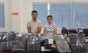 Phá đường dây sản xuất hàng giả, thu giữ hàng chục nghìn áo thun 'hàng hiệu' 