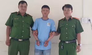 Công an bắt kẻ giật điện thoại của nữ sinh sau 30 phút trình báo