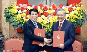 Bàn giao công tác giữa Tổng Bí thư, Chủ tịch nước Tô Lâm và nguyên Chủ tịch nước Lương Cường