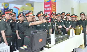 Những giảng viên áo lính chế tạo vũ khí, khí tài công nghệ cao