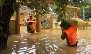 Quân đội lên phương án dùng máy bay cứu trợ vùng mưa lũ miền Trung