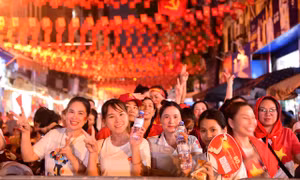 Hà Nội đêm trắng, biển người rộn ràng chờ tổng duyệt diễu binh