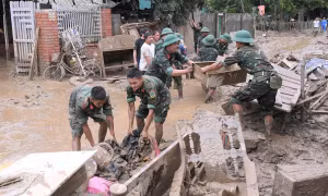 Sư đoàn chủ lực 324 đưa 600 cán bộ, chiến sĩ tới vùng mưa lũ giúp dân