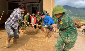 Biên phòng căng sức tìm kiếm người mất tích, hỗ trợ người dân bị lũ quét