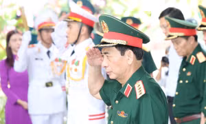 Đại tướng Phan Văn Giang kiểm tra công tác quy tập hài cốt liệt sĩ tại Công viên Lê Thị Riêng