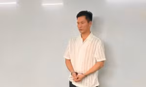Bắt giam người đàn ông dùng ly thủy tinh đánh nữ nhân viên karaoke