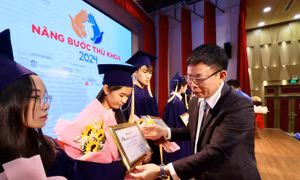  Phát động chương trình học bổng Nâng bước thủ khoa năm 2025