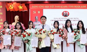 7 học sinh Trường THPT Trần Nhân Tông vinh dự được kết nạp Đảng đúng dịp sinh nhật Bác Hồ