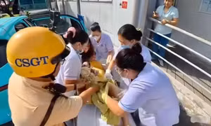 CSGT mở đường đưa sản phụ đến bệnh viện nhận được 'mưa' lời khen