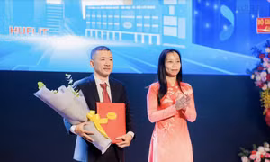 Trường Đại học Ngoại ngữ - Tin học TPHCM có hiệu trưởng mới