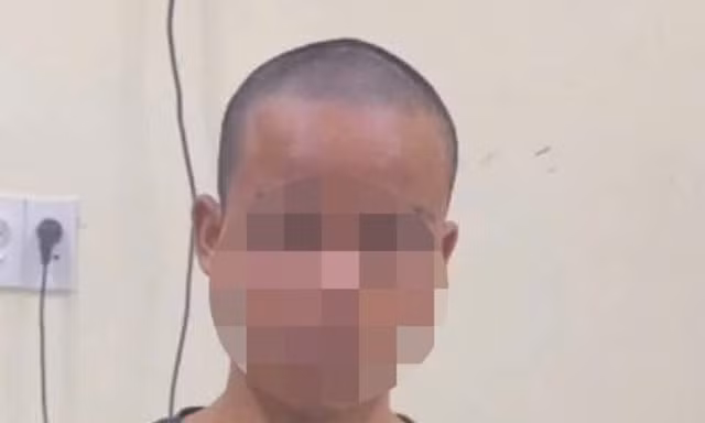 Khởi tố đối tượng cầm dao đột nhập tiệm tạp hóa hiếp dâm chủ quán