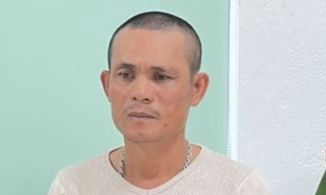 Thấy mẹ chảy máu khi can ngăn đánh ghen, con trai đánh người đàn ông dập lá lách