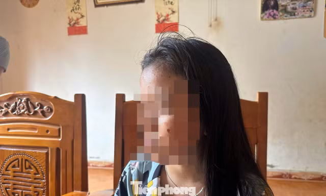 Nữ sinh lớp 10 bị bắt quỳ, túm tóc, dí thuốc sát mặt: Chuyện gì xảy ra phía sau clip?