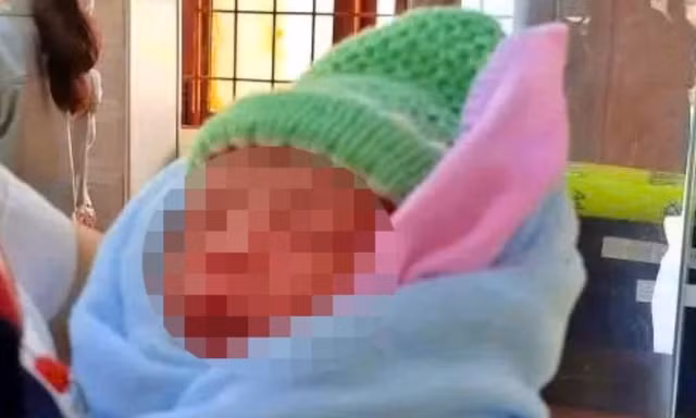 Phát hiện bé gái sơ sinh trong giỏ xách trước cổng nhà ở Đắk Lắk