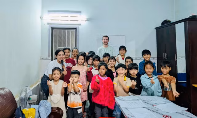 Nữ biên tập viên kể chuyện buôn làng bằng công nghệ số