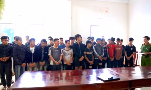 Gần 50 đối tượng mang kiếm truy lùng đối thủ