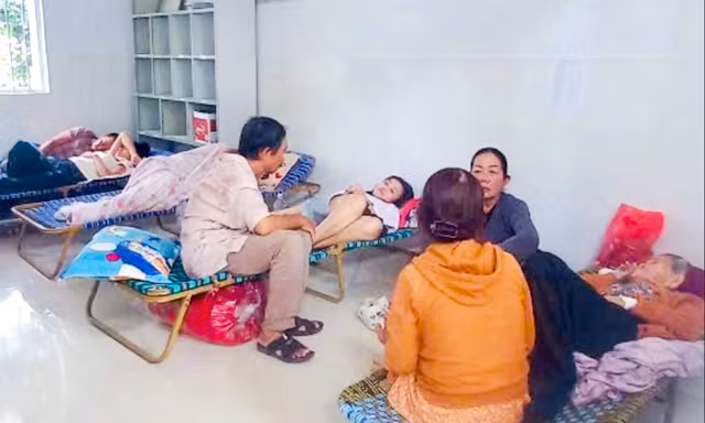 Vụ cả trăm người nghi ngộ độc do ăn bánh mì: Thêm 98 người nhập viện