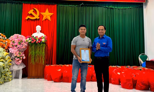 Một nhà hảo tâm ở Pleiku ủng hộ đồng bào vùng lũ gần 400 triệu đồng qua báo Tiền Phong