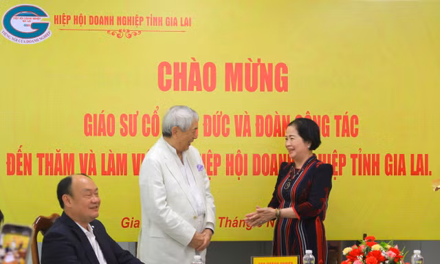 Giáo sư Cổ Minh Đức thăm và làm việc với Hiệp hội Doanh nghiệp tỉnh Gia Lai