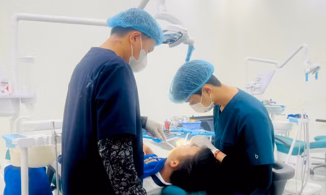 Nha khoa trái phép, dùng người không có giấy phép hành nghề