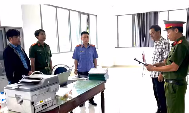 Cựu cán bộ ở Pleiku yêu cầu 13 người đưa tiền để 'tạo điều kiện'