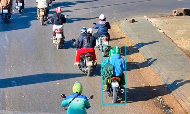 Vụ cướp ngân hàng táo tợn ở Gia Lai: Công an rà soát đơn hàng 'áo khoác và mũ bảo hiểm in chữ Grap'