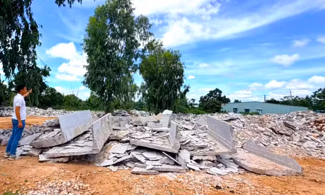 Đổ 315 tấn đá thải gây ô nhiễm môi trường, hai đối tượng bị khởi tố