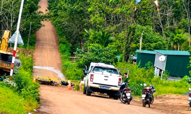 Ngã xe trên dốc, nữ sinh bị xe máy phía sau tông tử vong