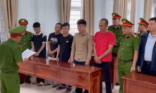 Nhóm khách và nhân viên quán cà phê hỗn chiến, nhiều người thương tích
