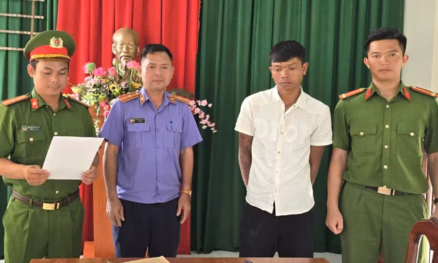 Tưới xăng đốt quần áo gây cháy rụi 2 căn phòng vì vợ uống bia, gọi không về