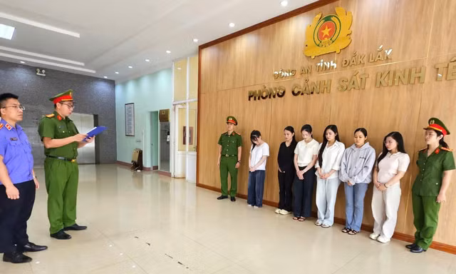 Giả danh bác sĩ, ‘thổi phồng’ tình trạng của khách để bán gói thẩm mỹ giá cao