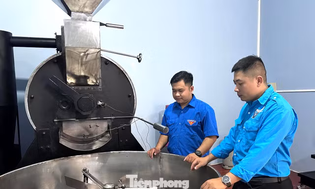 Chàng trai nâng tầm hạt cà phê quê hương