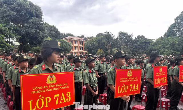 Niềm hạnh phúc của học sinh dân tộc thiểu số ở ngôi trường công an mới