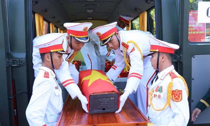 [VIDEO] Xúc động lễ tiễn đưa 731 hài cốt liệt sĩ về Nghĩa trang TPHCM