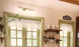 Căn bếp xanh bơ đậm chất cottagecore khiến các bà nội trợ phát 'cuồng'