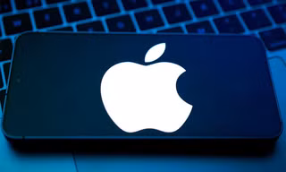 Chiếc iPhone màn hình gập đầu tiên
