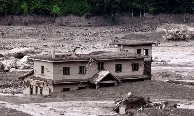 Cảnh tan hoang sau trận lũ quét kinh hoàng ở biên giới Nepal - Trung Quốc