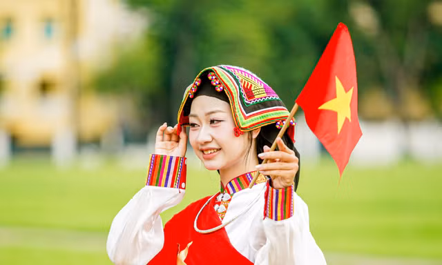 Không đi xa, nhiều gia đình chọn trung tâm Hà Nội vui Tết Độc lập