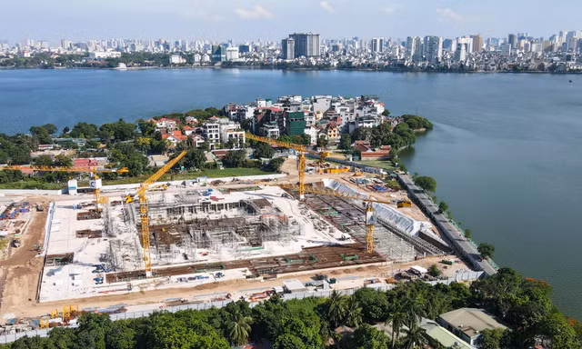 Cận cảnh nhà hát Opera Hà Nội dần lộ diện bên hồ Tây