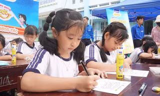 Sôi nổi Ngày hội Sắc màu với thiếu nhi Đồng Tháp