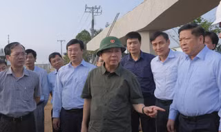 Phó Thủ tướng Trần Hồng Hà kiểm tra dự án cao tốc ở ĐBSCL