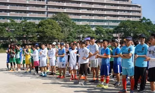 Các đội trong lễ khai mạc giải