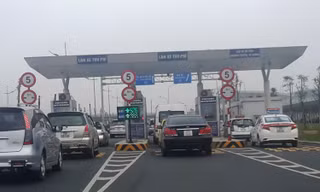 Trạm thu phí tại Sân bay Nội Bài. Tác giả: Sỹ Lực