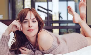 Dakota Johnson trộm nội y trong quá trình quay "50 sắc thái".