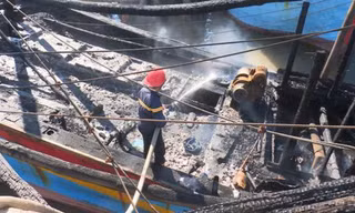Cháy tàu đánh bắt xa bờ, thiệt hại hơn 2 tỉ đồng