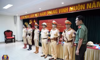 Đề án đổi mới trang phục của CSGT đang được thực hiện. Ảnh Cục CSGT.