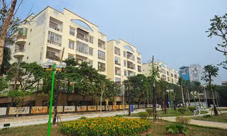 Khu nhà công vụ ở phố Hoàng Cầu. Ảnh: Giang Huy